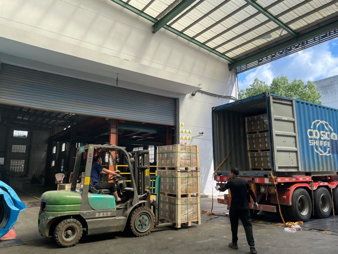 Perintah sekrup sedang dimuat dan dikirim