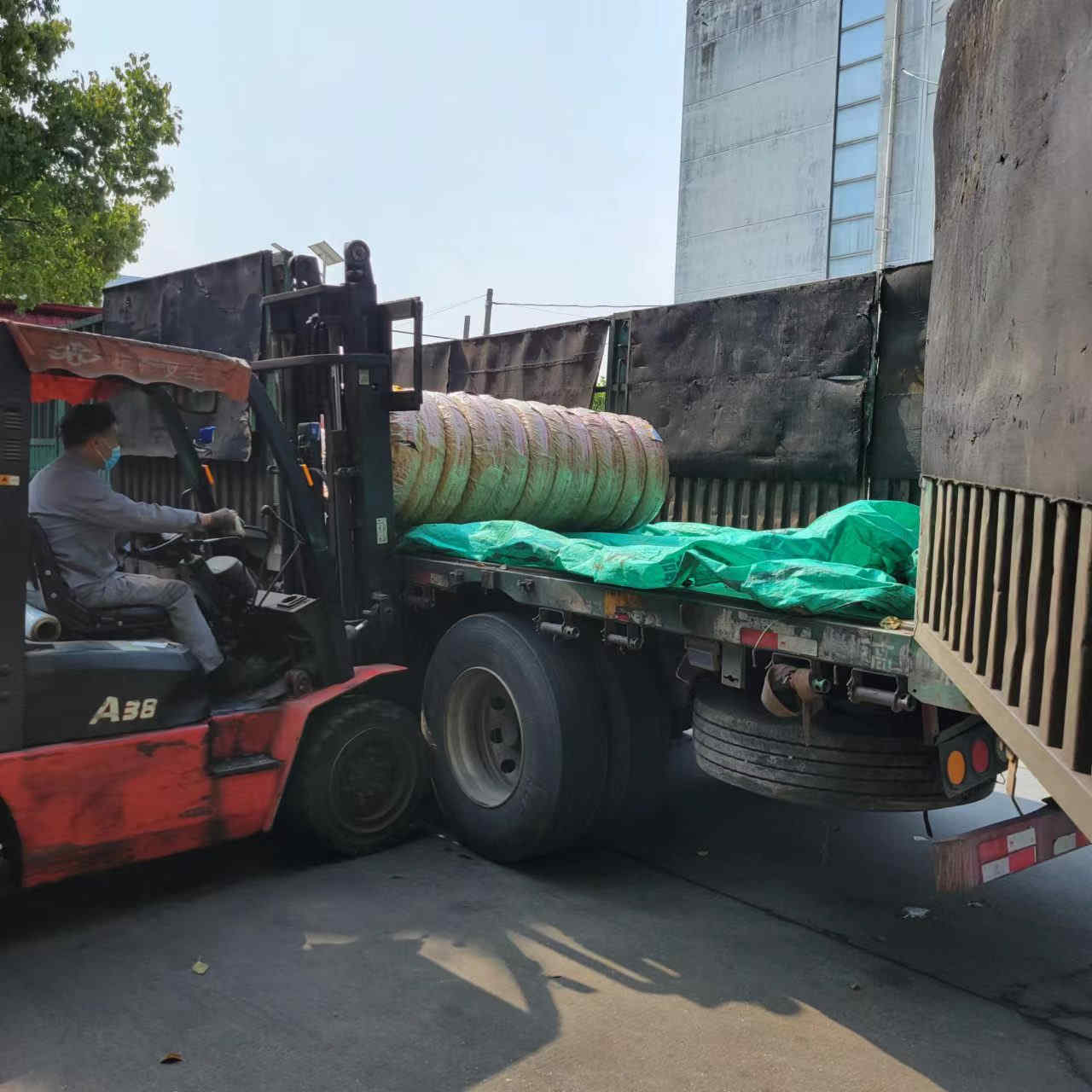 Pelanggan Mempersiapkan Dan Mengangkut Barang